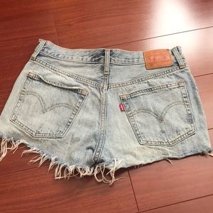 Levi mid rise shorts